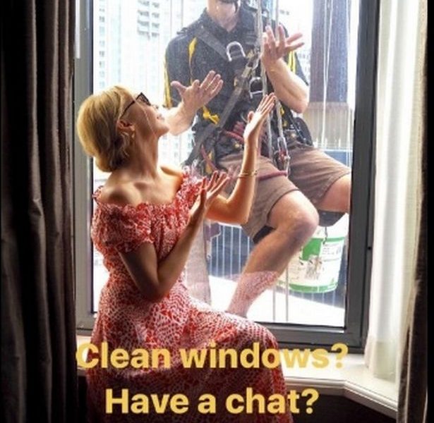 Kylie-Minogue-gets-photo-bombed-by-a-window-cleaner-2